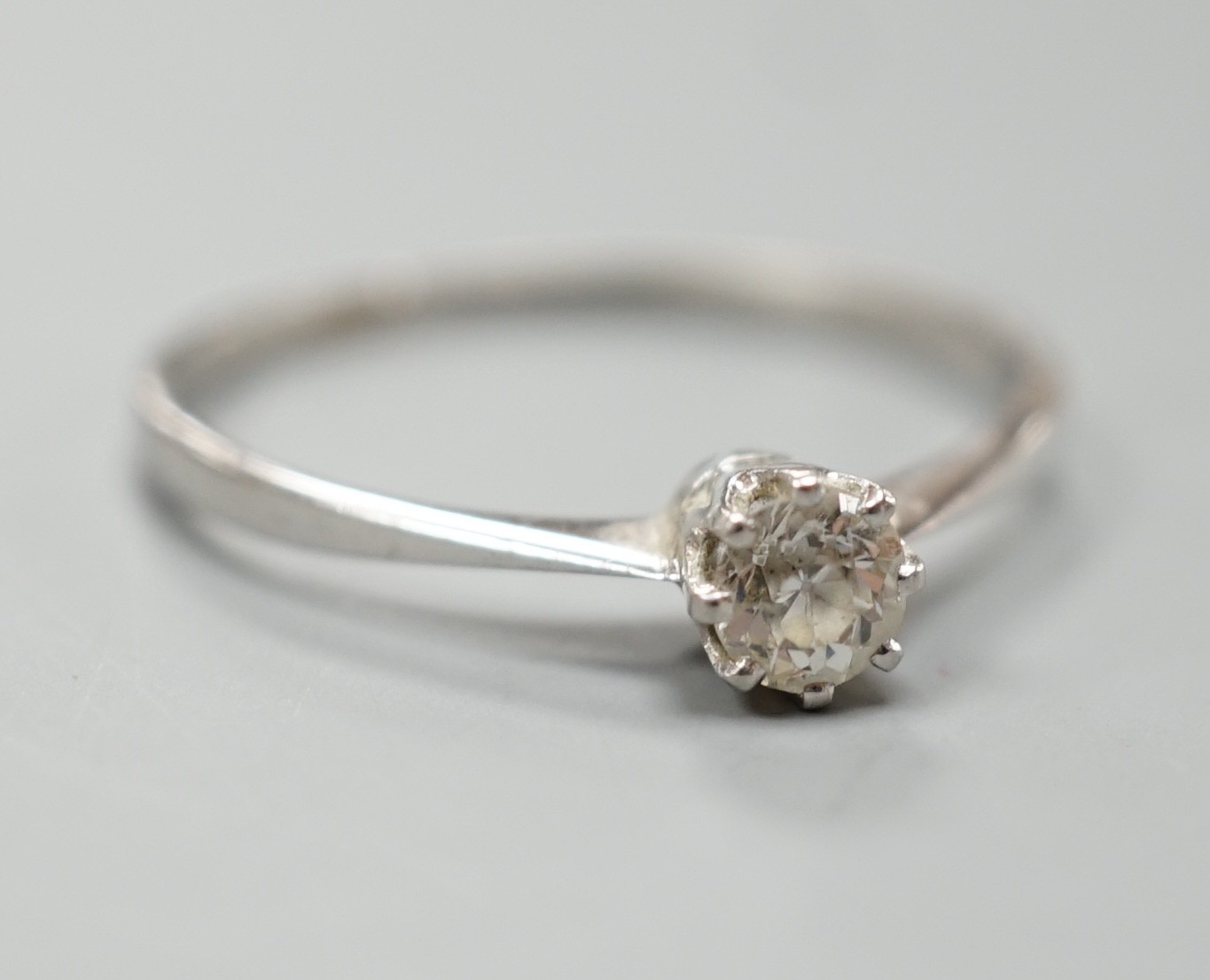 An 18ct and solitaire diamond ring, size U/V, gross weight 2.5 grams.